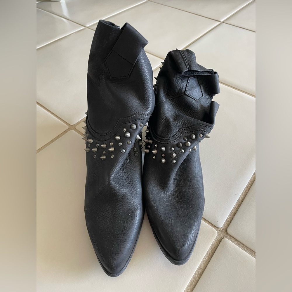 Vintage New ZARA BASIC boots with studs.